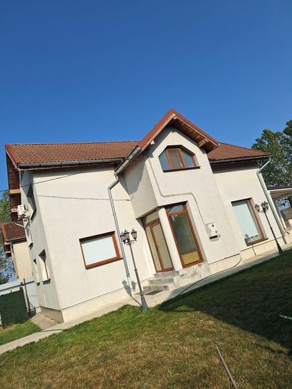 Casă cu 4 camere în Pecica