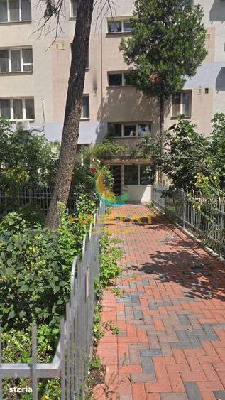 Apartament cu 3 camere semidecomandat în Titan