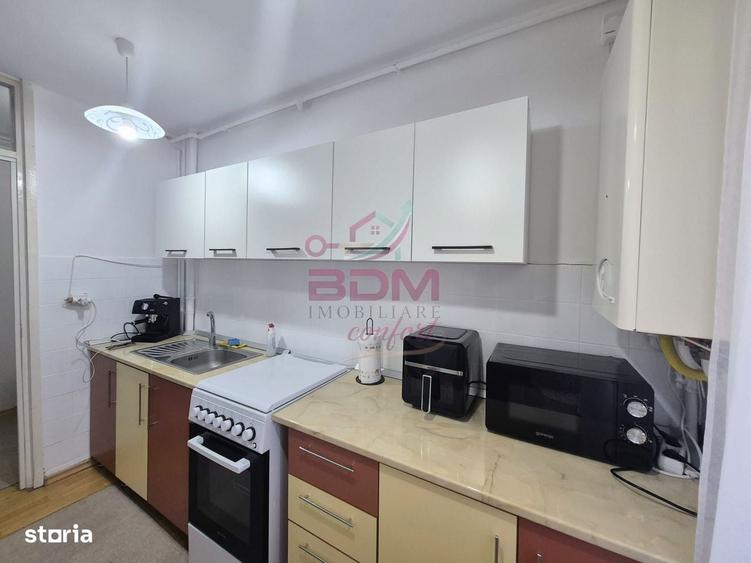 Apartament cu 3 camere semidecomandat în Central