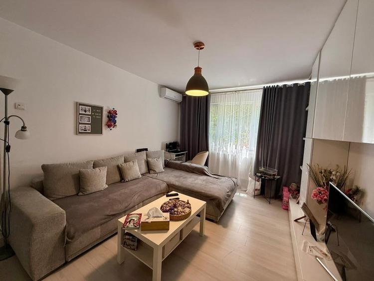 Apartament cu 3 camere semidecomandat, mobilat în Craiovița Nouă
