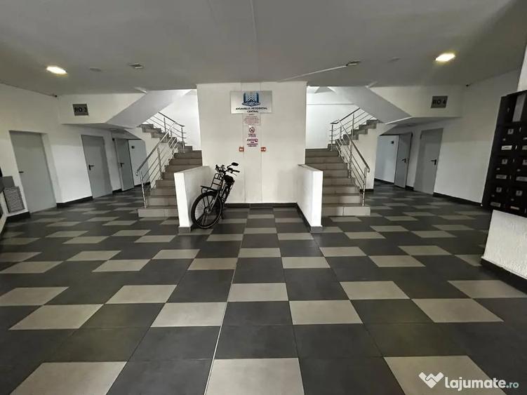 Apartament cu 3 camere semidecomandat în Central