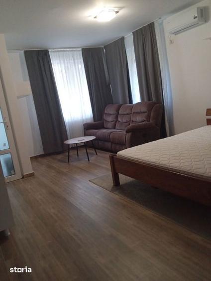 Garsonieră decomandată în Central