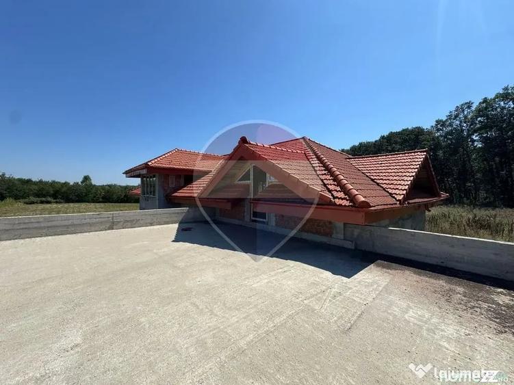 Casă cu 5 camere cu Teren 2781 Mp în Periș
