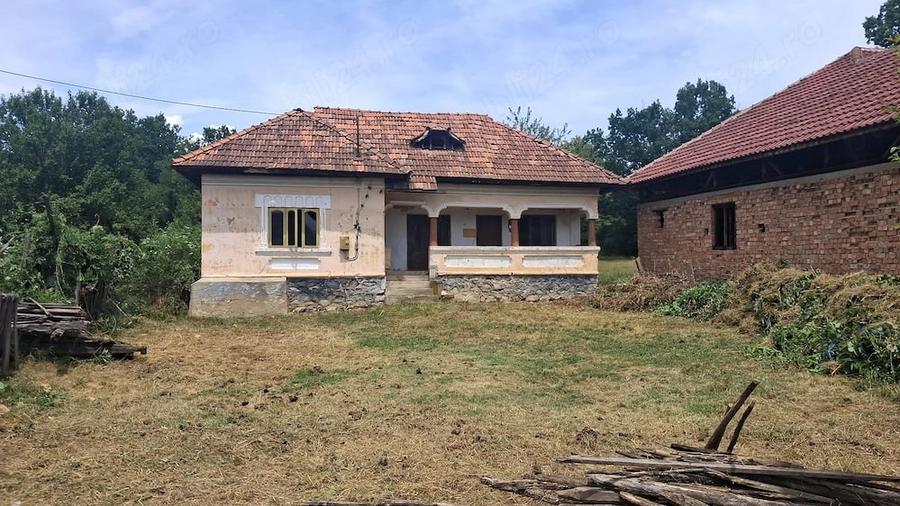 Casă cu 3 camere cu Teren 1700 Mp în Central