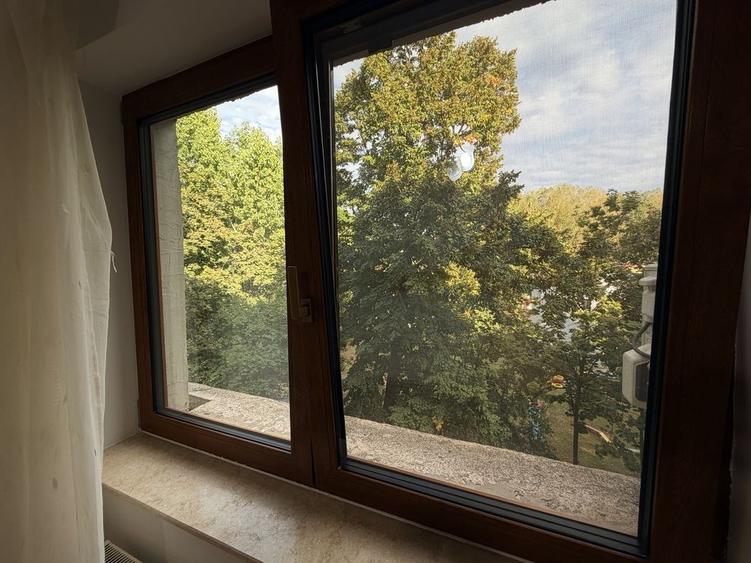 Apartament cu 3 camere decomandat în Exterior Vest