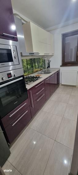 Apartament cu 3 camere decomandat în Casa de Cultură