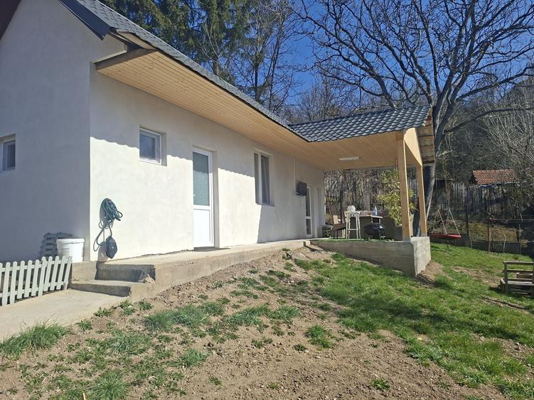 Casă cu 3 camere în Petros