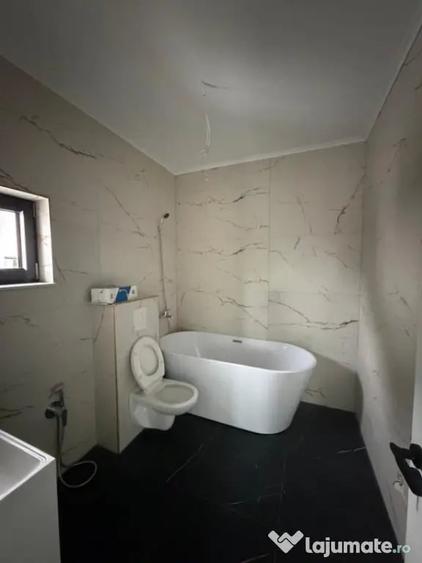 Casă cu 3 camere cu Teren 370 Mp în Central