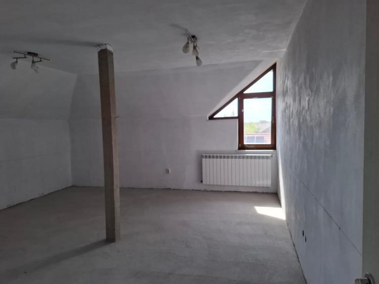 Casă individuală cu 12 camere cu Canalizare în Nădlac