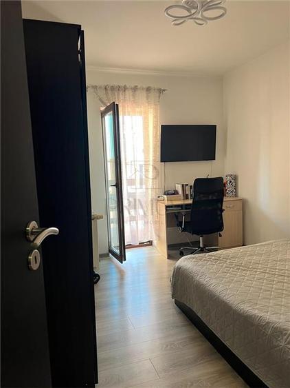 Apartament cu 3 camere decomandat în Dumbrăvița