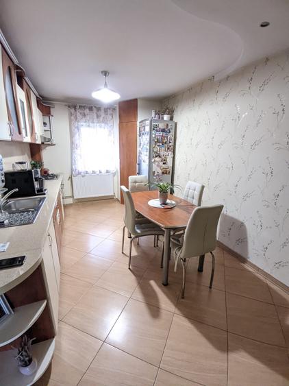 Apartament cu 3 camere decomandat în Mărăști — fotografia 2