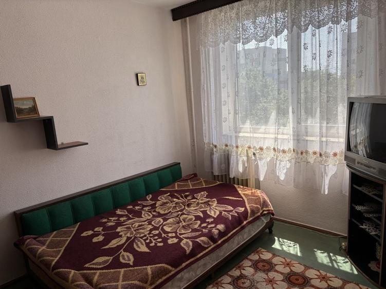 Apartament cu 3 camere decomandat în Brâncoveanu