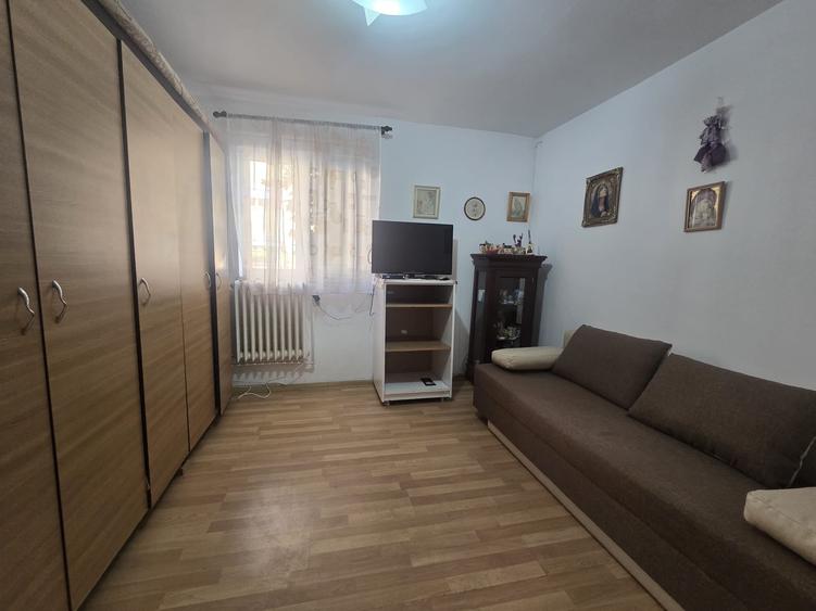 Apartament cu 3 camere în Cetate
