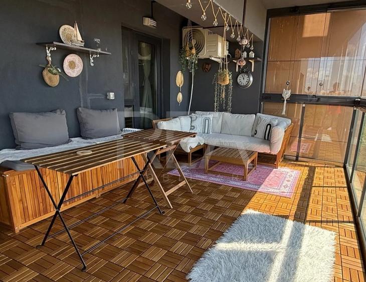 Apartament cu 5 camere decomandat, mobilat în Pajura