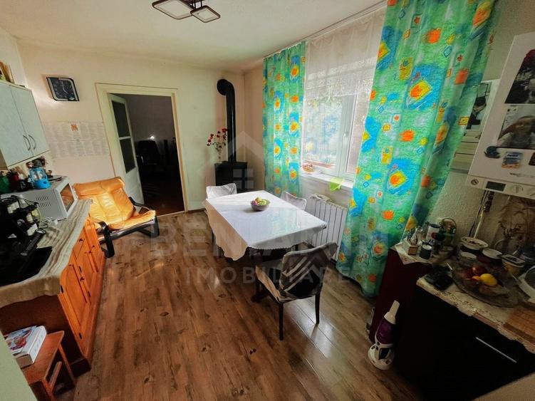 Casă individuală cu 5 camere cu Canalizare în Hălchiu