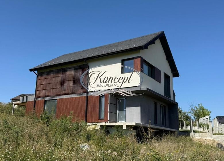 Casă individuală cu 5 camere cu Canalizare în Chinteni