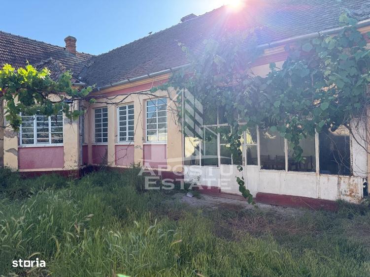 Casă cu 4 camere în Jupani