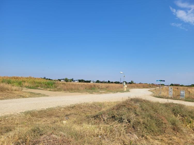 Teren Construcții intravilan de 7864 mp, în Central