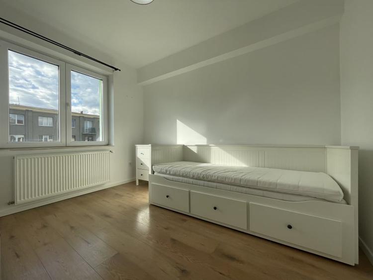 Apartament cu 3 camere semidecomandat, mobilat în Central