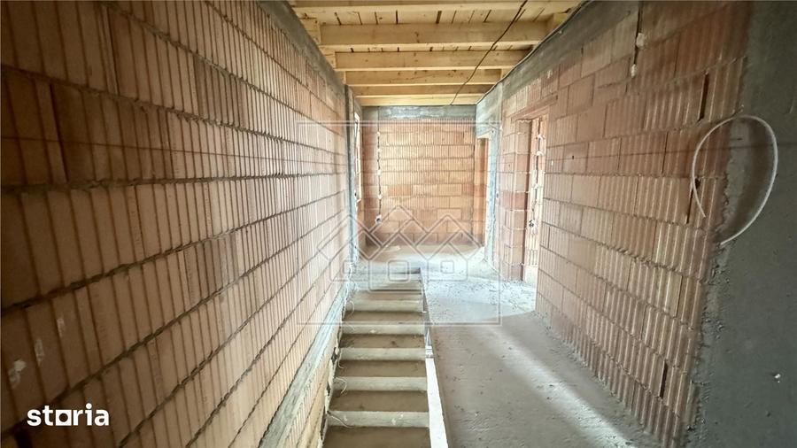 Casă cu 5 camere cu Teren 500 Mp în Central