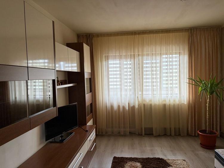 Apartament cu 3 camere decomandat în Dancu