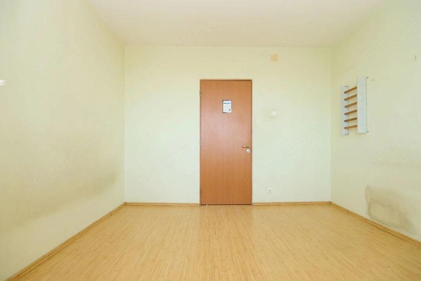 Apartament cu 4 camere decomandat în Craiovei