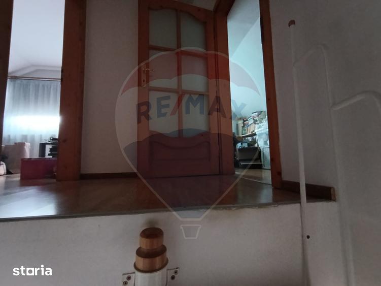 Casă cu 5 camere cu Teren 343 Mp în Central