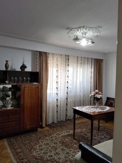 Inchiriez apartament
