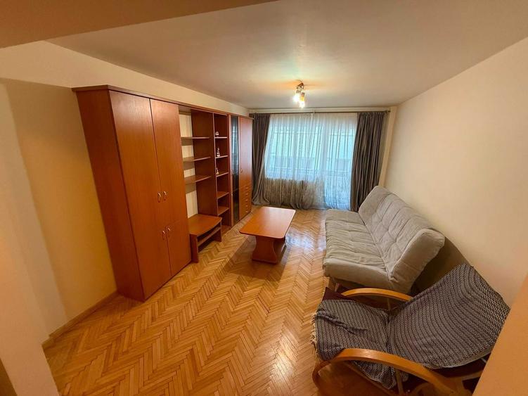 Apartament cu 3 camere semidecomandat în Ampoi 1