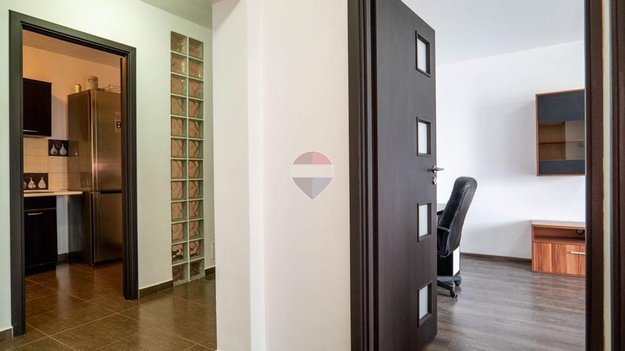 Apartament cu 3 camere decomandat, mobilat în Periferie