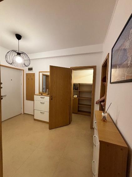 Apartament cu 2 camere decomandat, mobilat în Central