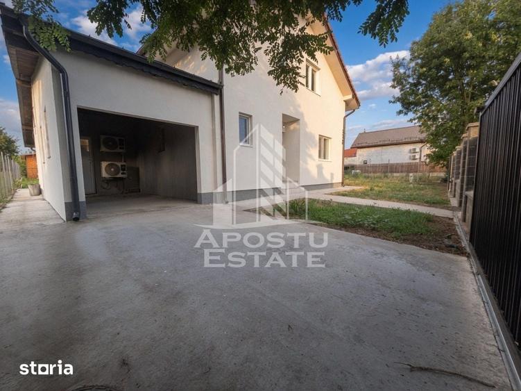 Casă cu 5 camere cu Teren 800 Mp în Pădureni