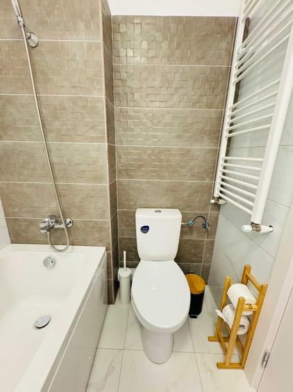 Apartament cu 2 camere decomandat, mobilat în Sud