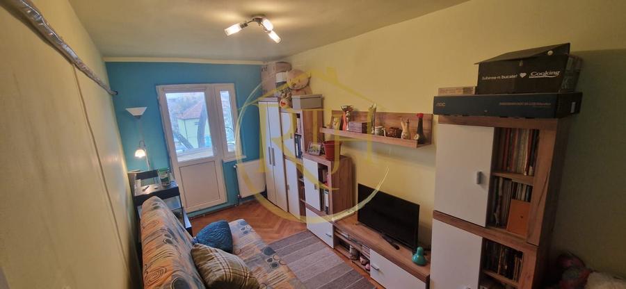 Vand apartament cu 4 camere in zona spitalul judetean,comision ,,0'' - 7