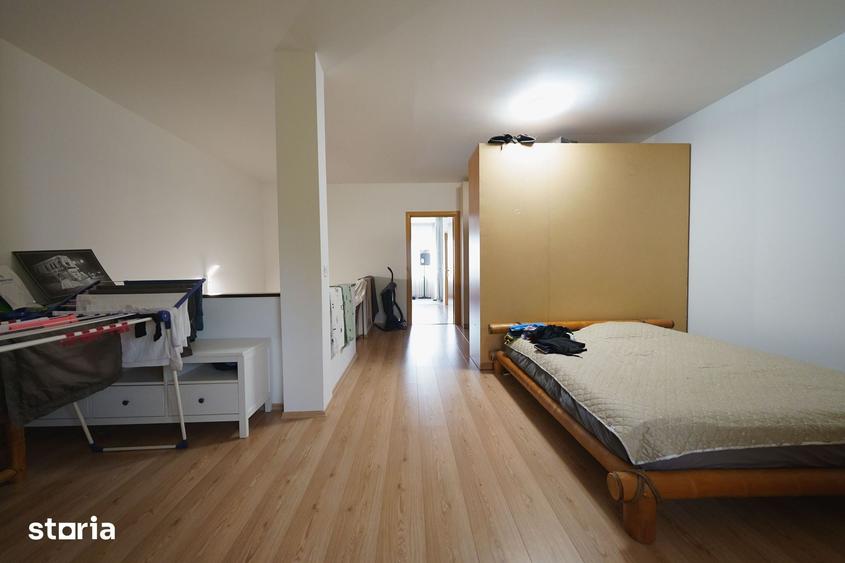 Casă cu 5 camere cu Teren 100 Mp în Central