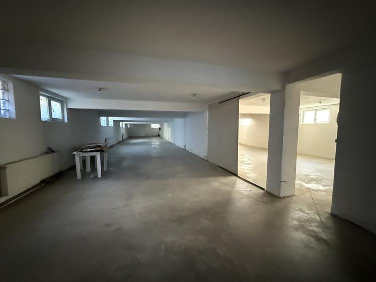 Spațiu comercial, de 1,600 mp, în Cetate