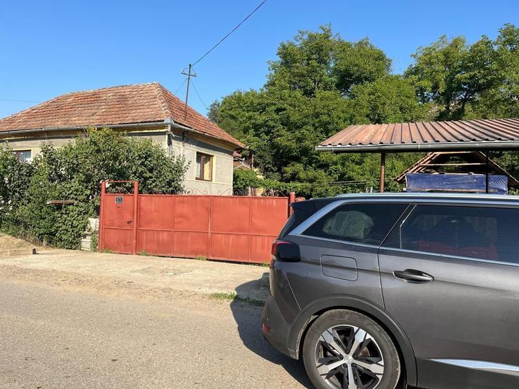 Casă cu 4 camere în Criștelec