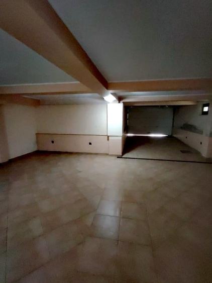 Casă individuală cu 5 camere cu Canalizare în Central