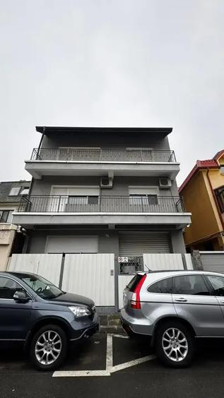 Casă cu 12 camere cu Canalizare în Parcul Carol