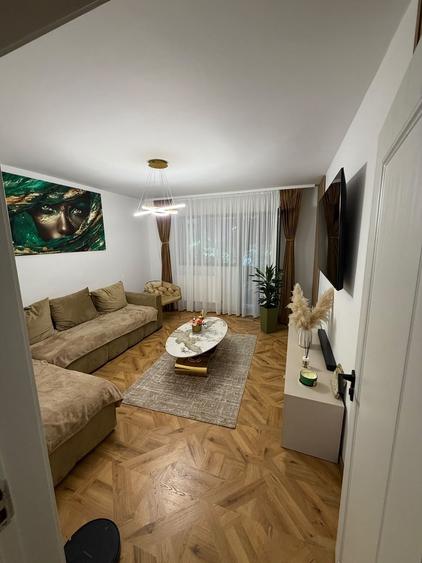 Apartament cu 4 camere decomandat în Ultracentral