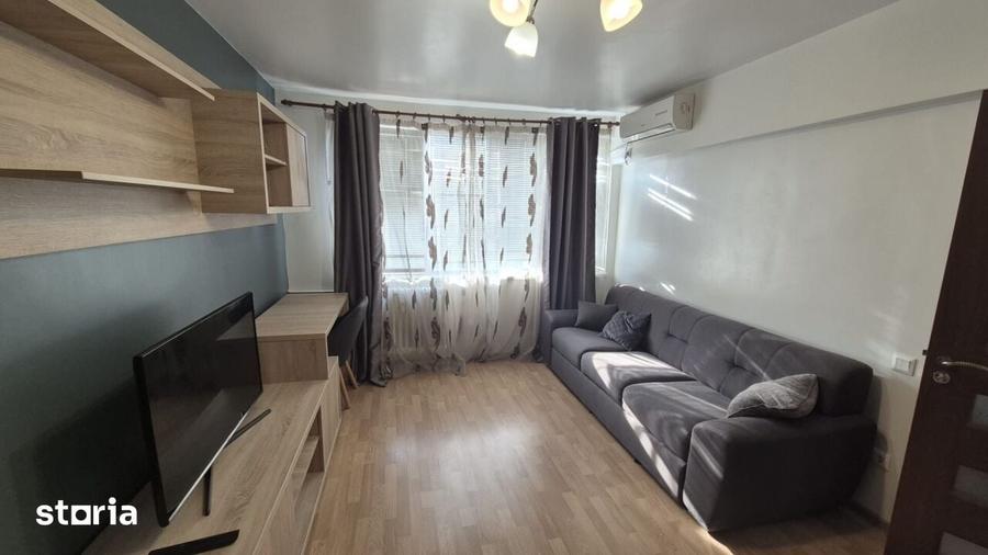 Apartament cu 3 camere semidecomandat în Giurgiului