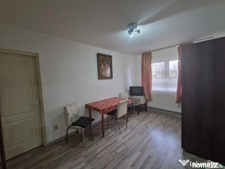 Apartament cu 2 camere semidecomandat în Traian