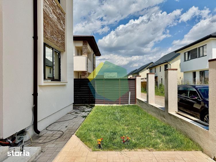 Casă cu 5 camere cu Teren 650 Mp în Odăi
