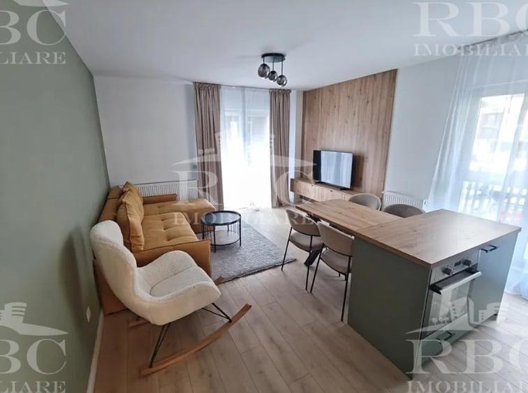 Apartament cu 3 camere semidecomandat în Florești