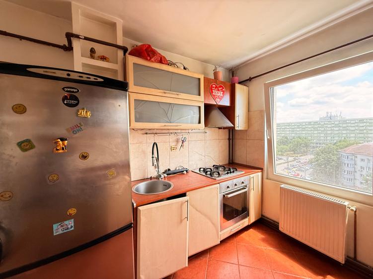 Apartament cu 3 camere decomandat în Spitalul Județean
