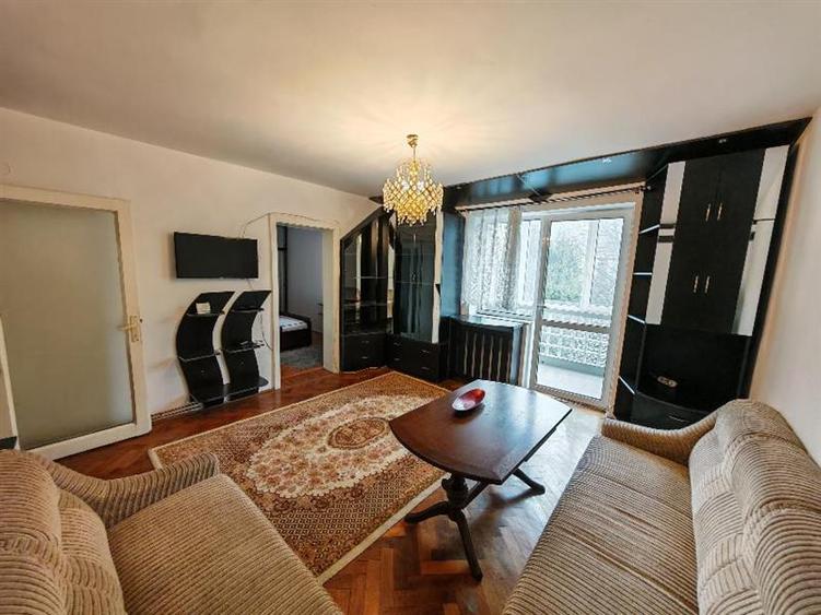 Apartament cu 2 camere semidecomandat în Centrul Civic