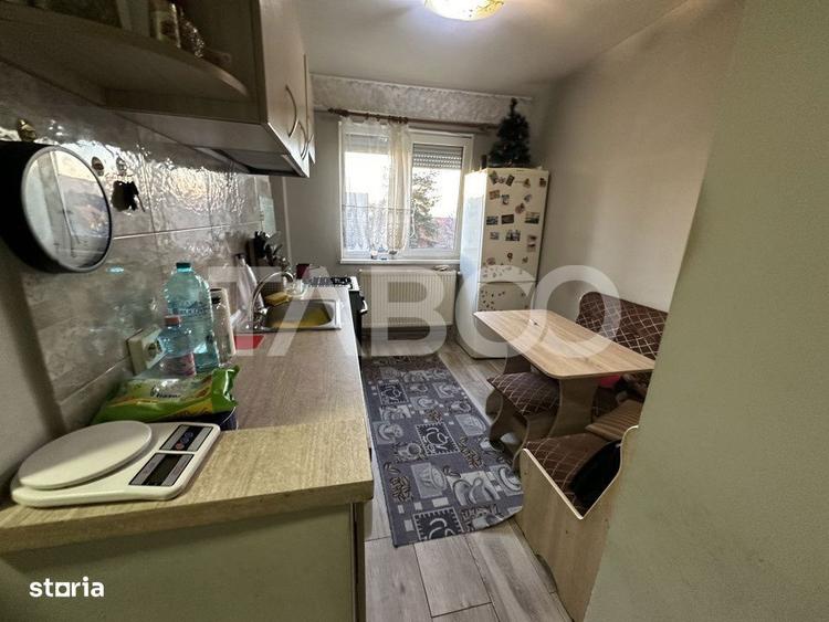 Apartament cu 2 camere semidecomandat, mobilat în Central