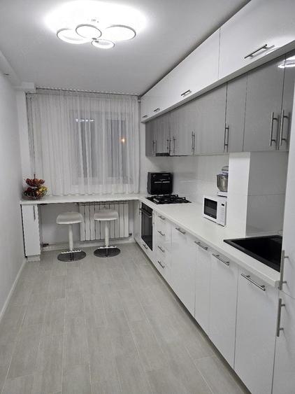 Apartament cu 4 camere semidecomandat, mobilat în Gorjului
