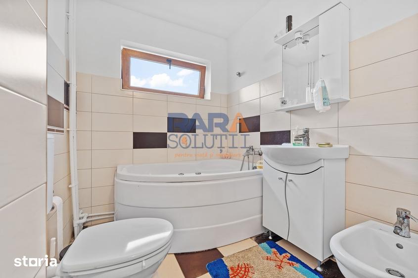 Casă cu 8 camere cu Teren 2075 Mp în Central