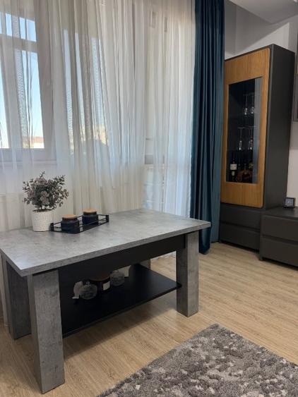 Apartament cu 2 camere decomandat, mobilat în Central